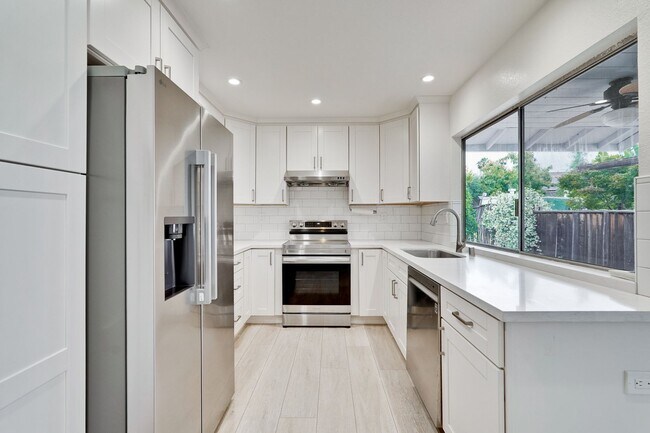 Building Photo - 3 BEDROOM 2 BATH House in Branham-Jarvis Neighborhood