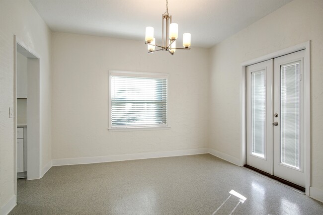 Building Photo - 1647 Lake Ella Dr