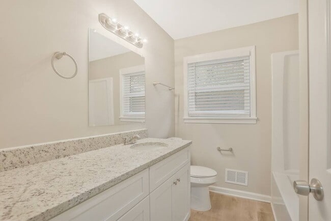 Building Photo - 1706 Laurens Dr SW