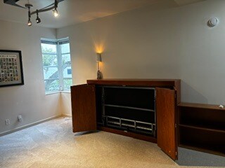 Building Photo - 4950 Bayshore Blvd