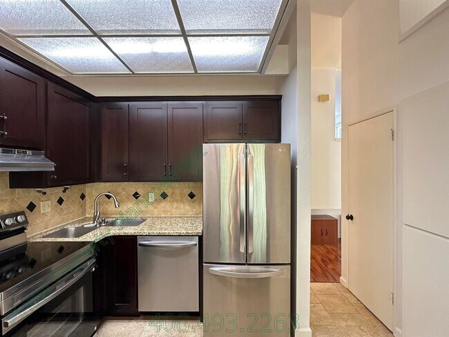 Building Photo - 802 Kingfisher Terrace