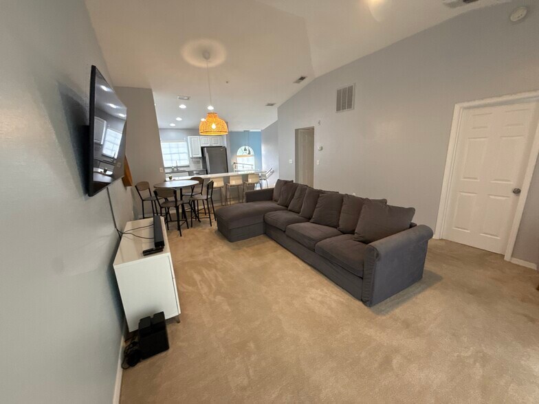 Building Photo - 8389 Wingate Dr