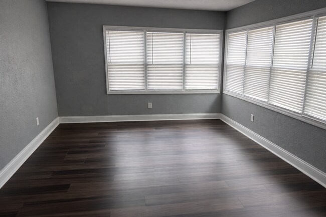 Building Photo - 3636 The Paseo