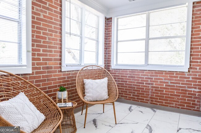 Building Photo - 111 E Screven St