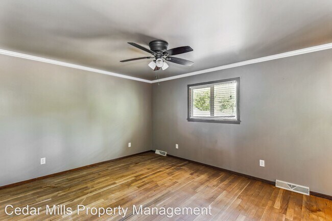 Building Photo - 4 br, 3 bath House - 1107 E. Oakwood Ct.