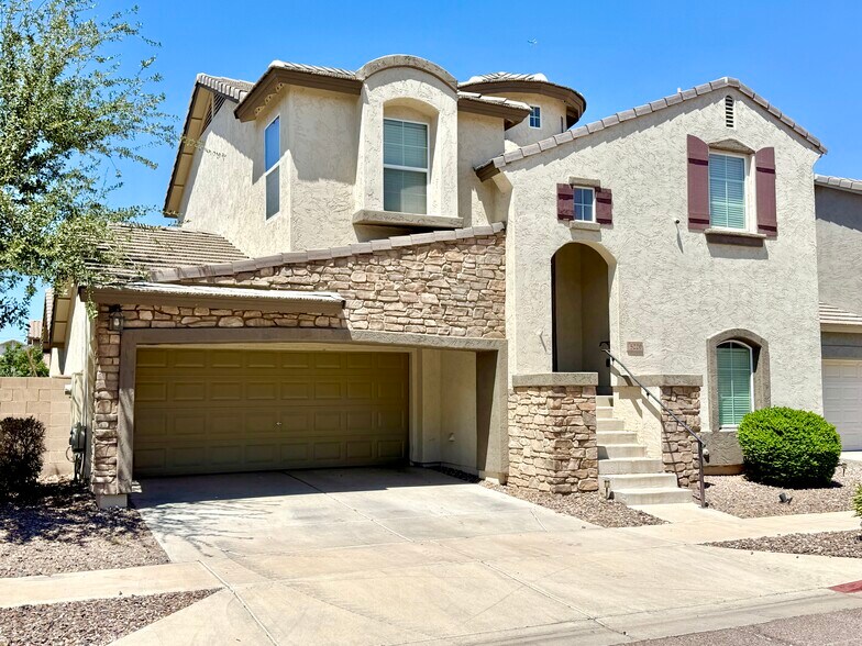 Primary Photo - 5220 W Burton Dr