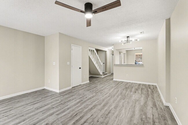 Building Photo - Beautiful Ranch Townhome Available for Rent in Charlotte, NC