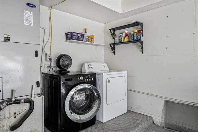 Building Photo - 8903 Trone Cir