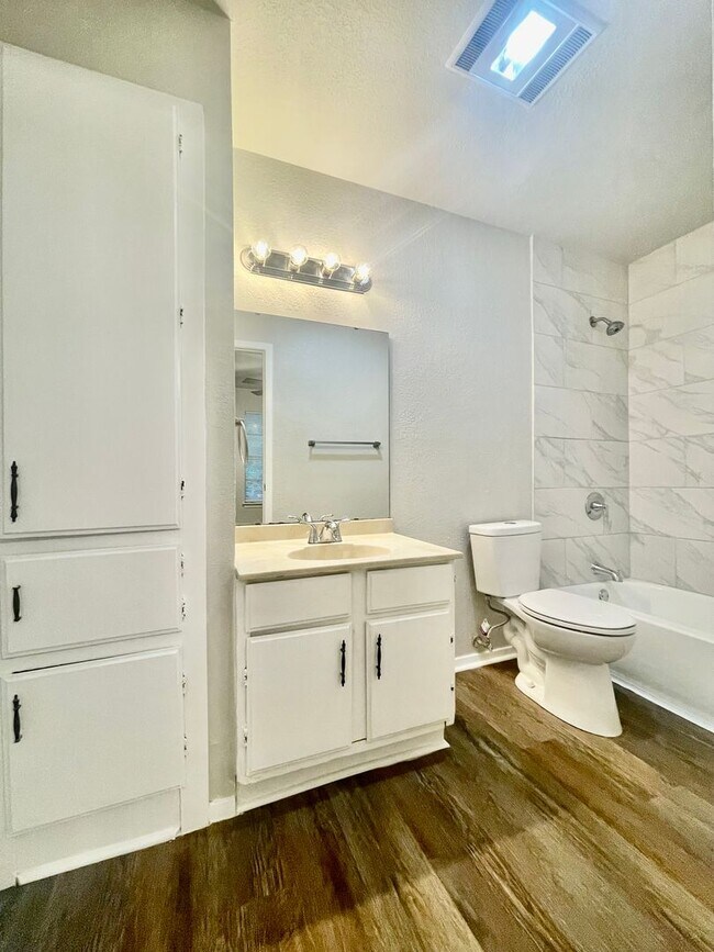 Building Photo - 101-103 Lockhart St