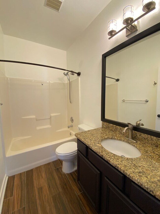 Building Photo - UPDATED 4 BEDROOM IN COQUINA BAY!