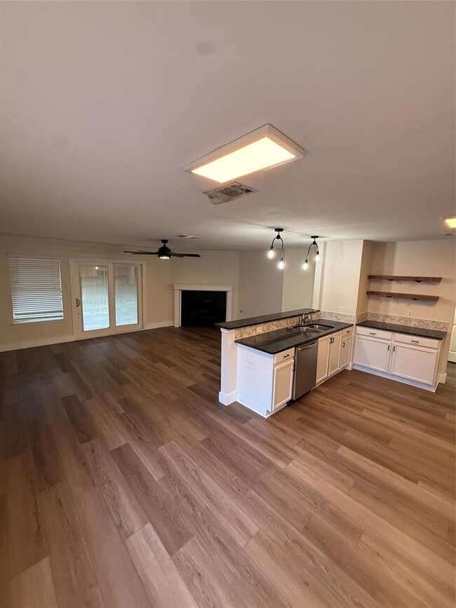 Building Photo - 108 Presidio Dr