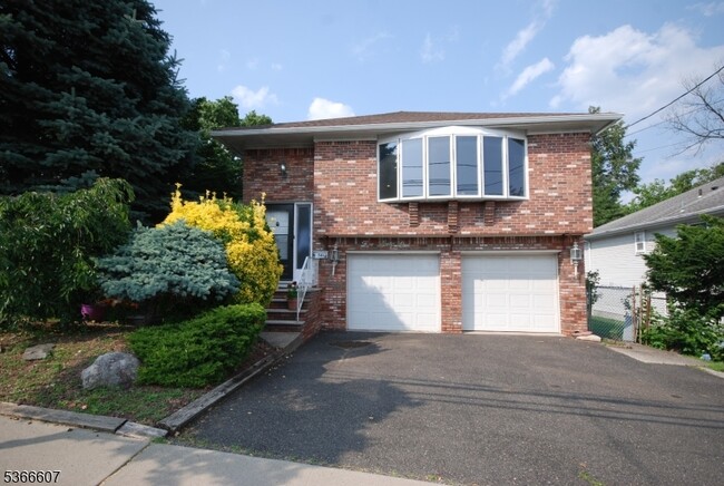 Building Photo - 561 Anderson Ave