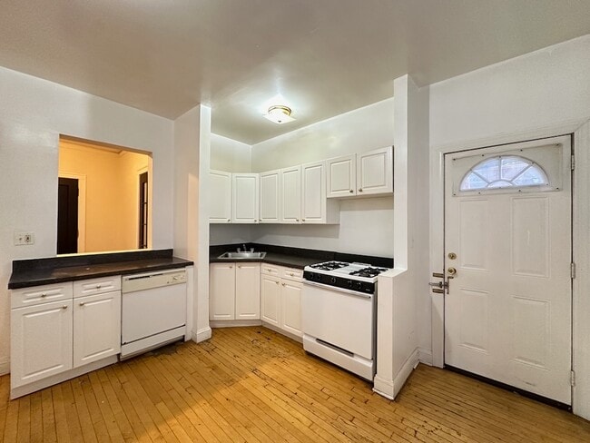 Building Photo - 1317 Oak Ave