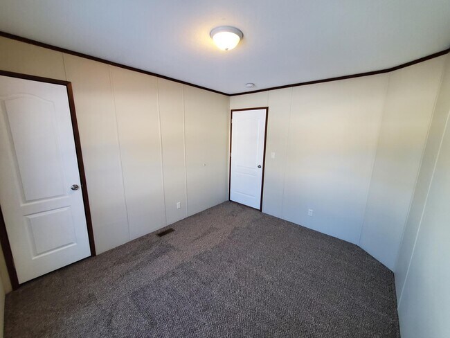 Building Photo - 3 Sparrow Hill Dr