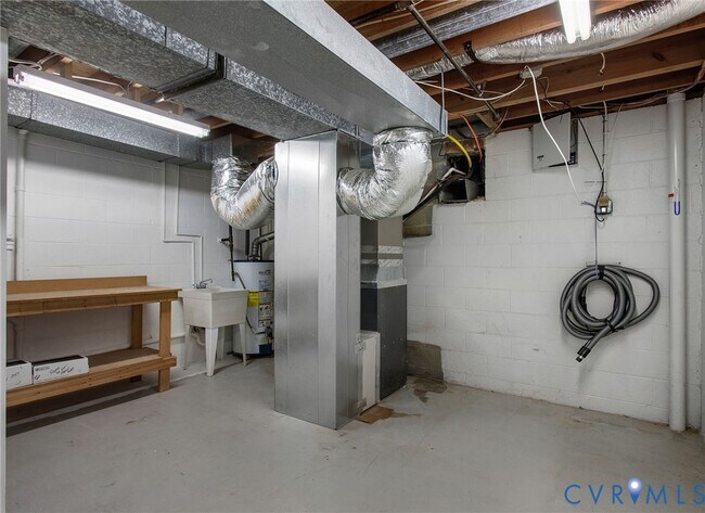 Building Photo - 9900 Kingsbridge Rd