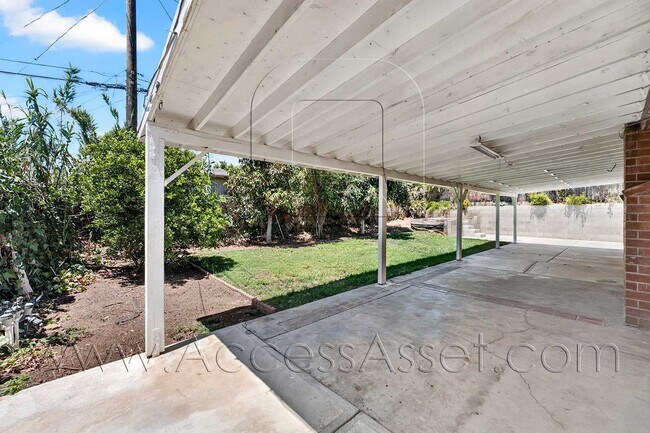Building Photo - Charming 4 Bedroom Home with Private Yard & Garage Parking