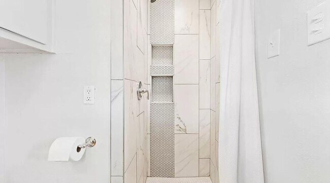 Building Photo - PRE-LEASING for JULY - Modern Chic 3 Bedroom Home