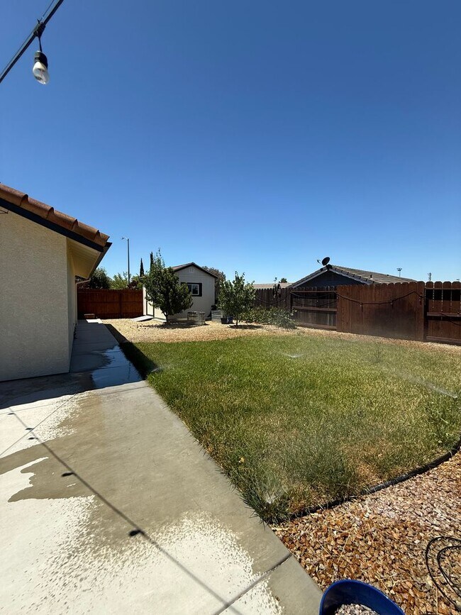 Building Photo - Beautiful 3 Bed 2.5 Bath COMING SOON!!!!