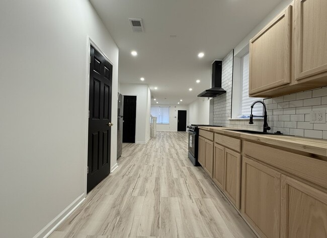 Building Photo - 615 S Conestoga St