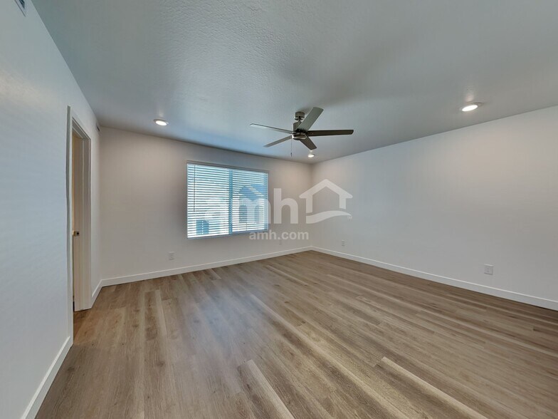 Building Photo - 20177 W Thomas Rd