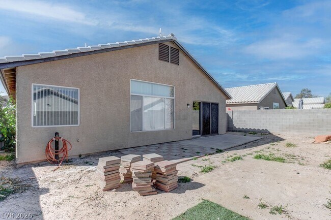 Building Photo - 1716 Anchor Dr