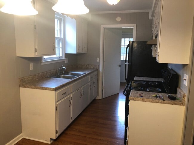 Building Photo - 3 Bedroom Home For Rent Near Post!