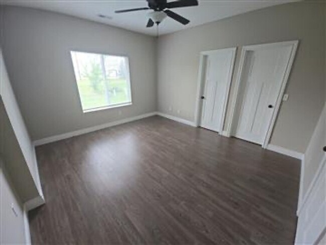 Building Photo - 5519/23 N Edwards Cir