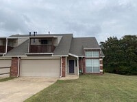 Building Photo - 4 Bedroom With Downstairs Master Bed