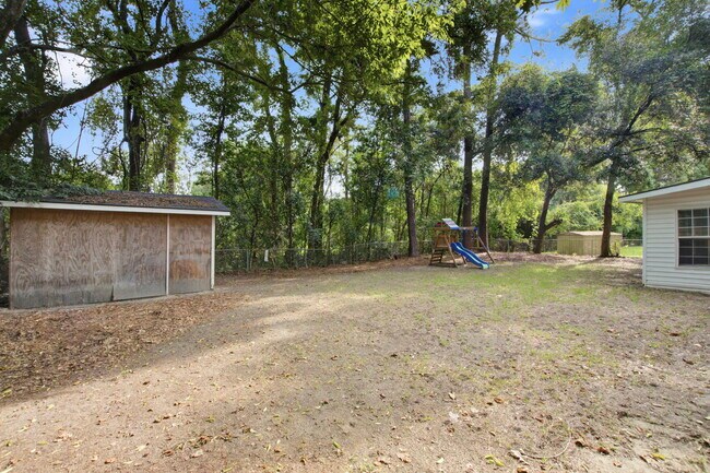 Building Photo - 1860 Piper Dr
