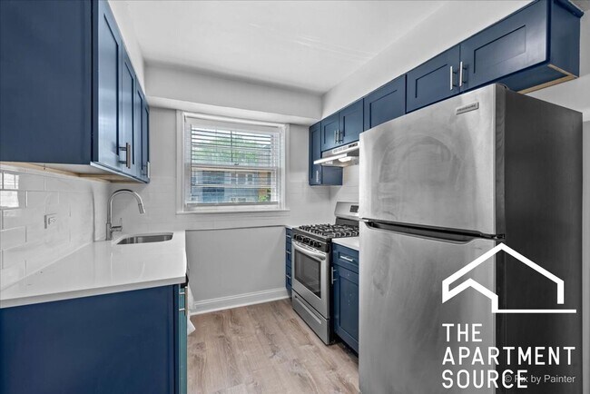 Building Photo - 2721 W Berwyn Ave