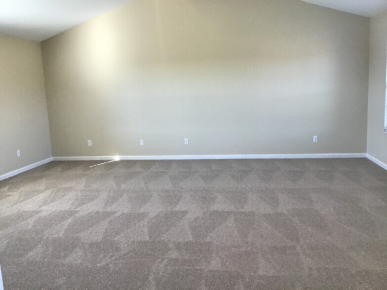 Building Photo - 3018 Danbury Dr