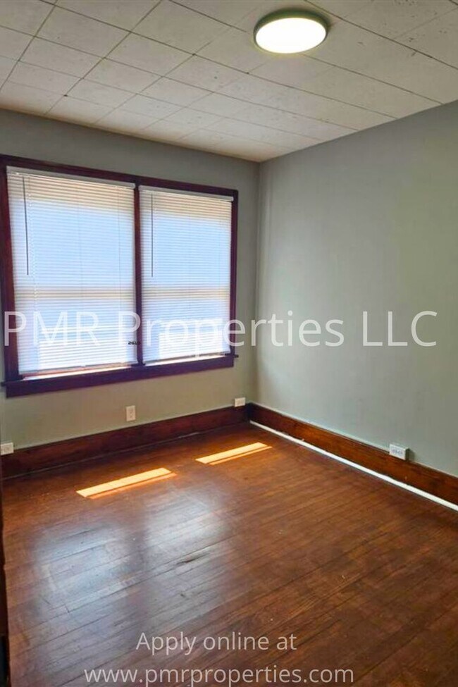 Building Photo - 118 Platner St
