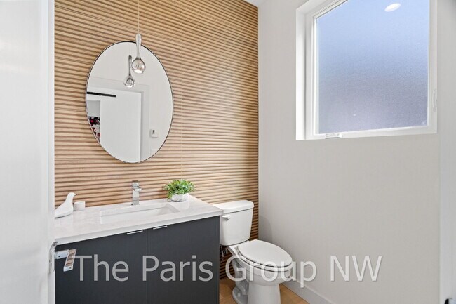 Building Photo - Stunning 2024 Built Downtown Kirkland Luxe Home for Rent! 3br/3.5ba/2410sf