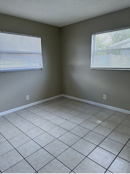 Building Photo - 2826 Green Acres Ave