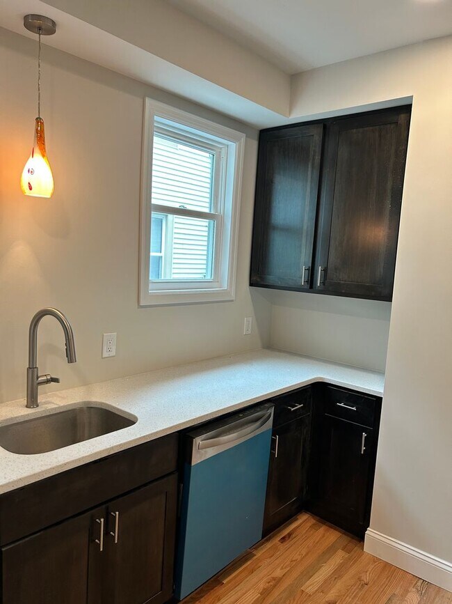 Building Photo - 414-416-416 Ridgeway St