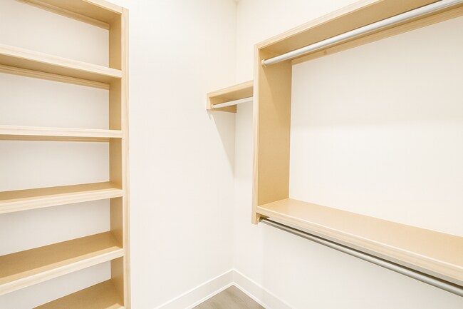 Building Photo - 5204/06 S Chase Cir
