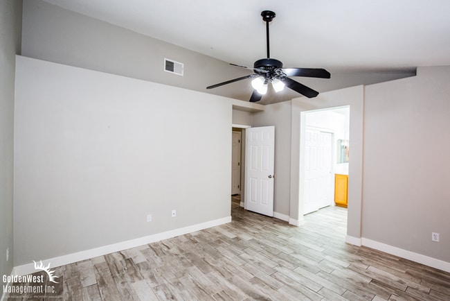 Building Photo - Beautifully Updated 3Bdm 2Ba Home near Sil...