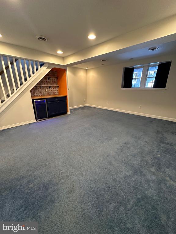 Building Photo - 650 Corsica Ave