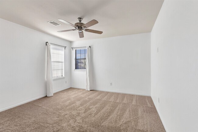 Building Photo - 16942 Lake Willowby Ln