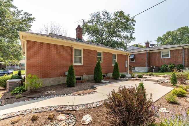 Building Photo - 2BD/2BATH Rockhill Home!