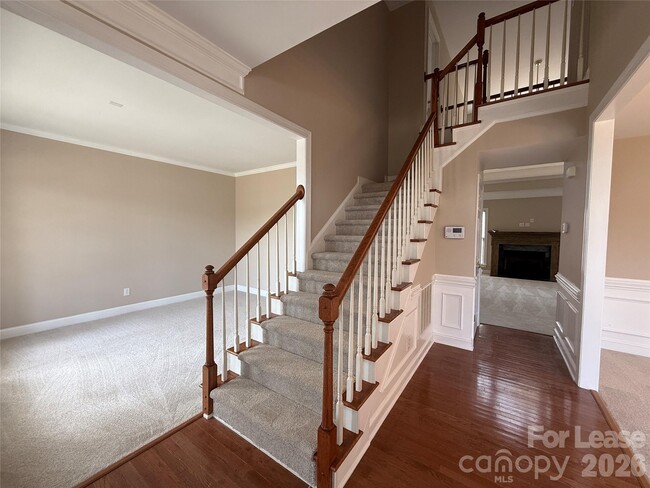 Building Photo - 3993 Lake Shore Rd S