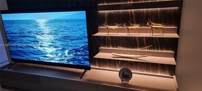 Building Photo - 18975 Collins Ave