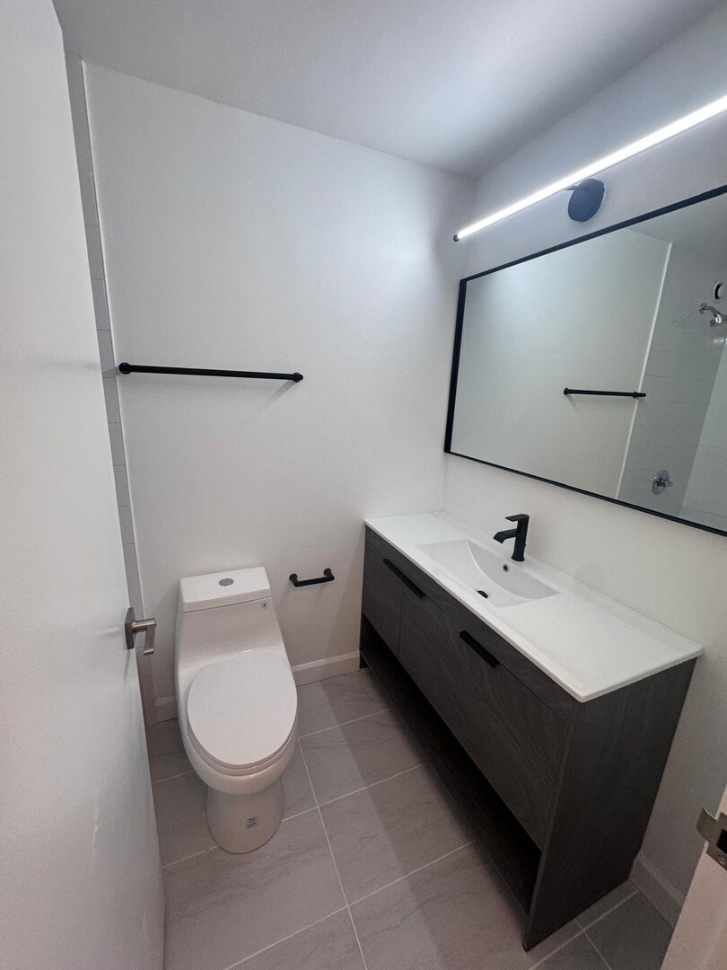 Building Photo - 211 E Ohio St