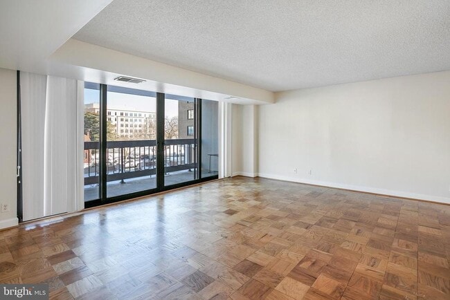 Building Photo - 3800 Fairfax Dr