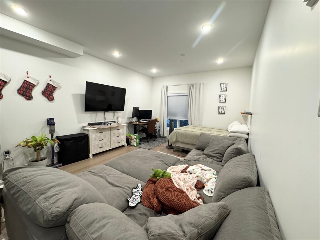 Building Photo - 33 Ward St