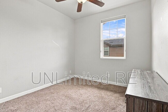 Building Photo - 2520 W Pikes Peak Dr