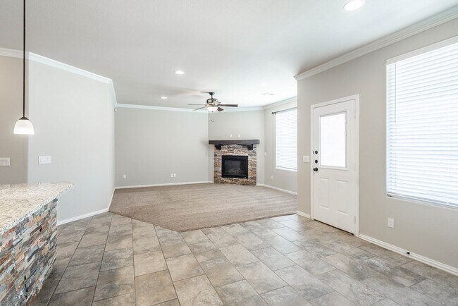 Building Photo - 6969 King Ranch Rd