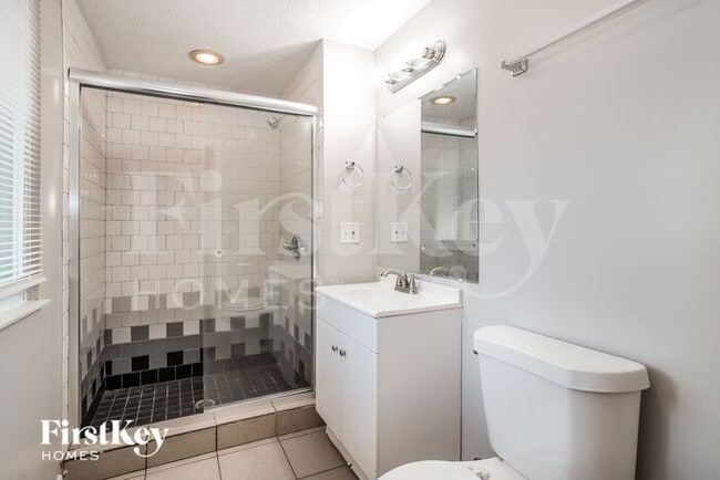 Building Photo - 815 Mcdonell Dr