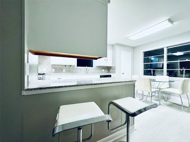 Building Photo - 6410 Neff St