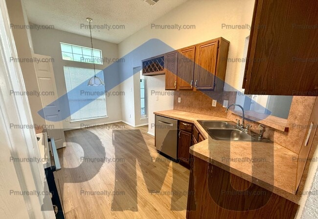 Building Photo - AVAILABLE NOW!!! Roomy 3BR 2BA home with l...